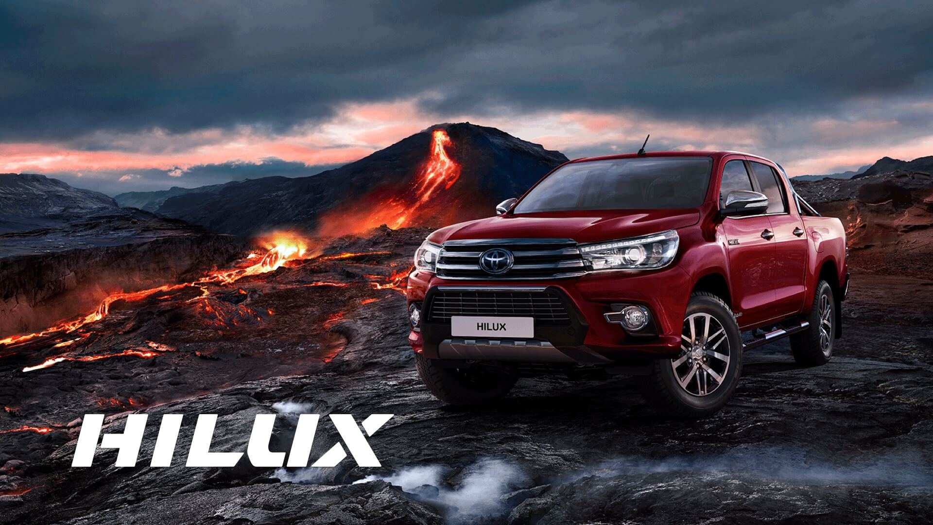 Vista frontal del Toyota Hilux en los alrededores de un volcán