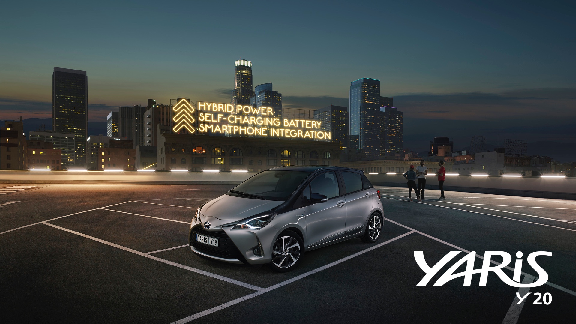 Toyota yaris Y20 aparcado en una ciudad durante la noche